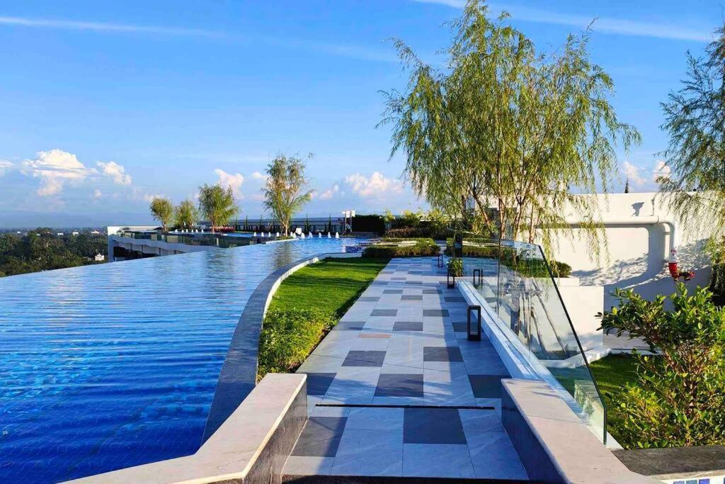 New & Cozy 2 Bedroom @ The Astra Sky River Chiang Mai Eksteriør bilde
